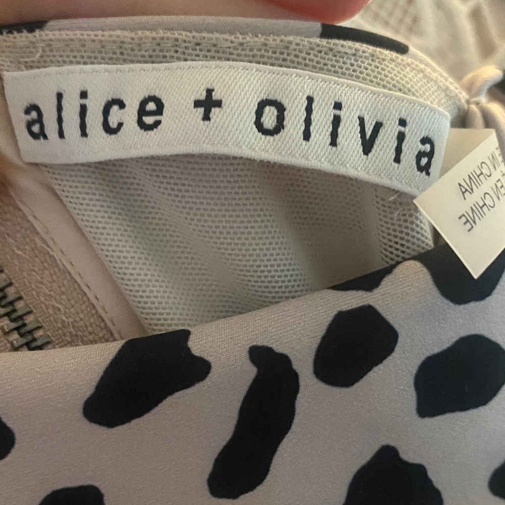 Alice + Olivia Black and Cream Patterned jumper